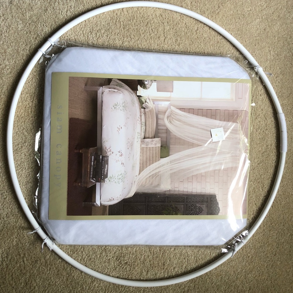 Canopy for bed never opened!